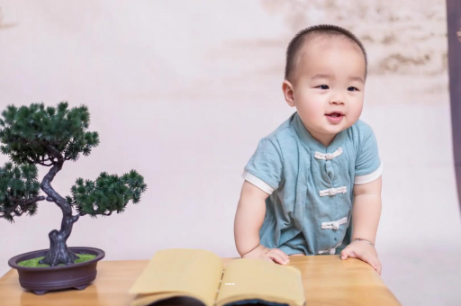 丽水宝宝爱吐奶是什么原因